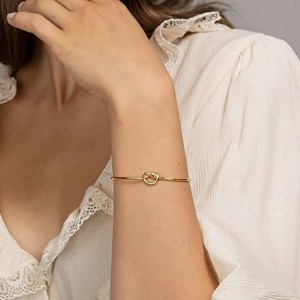 4k Gold Forever Love Knot Infinity Bangle Bracelets para mujeres brazalete de brazalete de oro ajustable para mujeres elegante oro-Pulsera abierta con diseño denudos: joyas minimalistas modernas para ropa diaria y ocasiones especiales