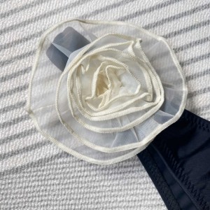 2025 Nuevo bikini deniña caliente europea y americana con tres - Flores dimensionales. Cruz - Border Best - vendiendo sexy dos - Traje de baño con pantalones triangulares 8863 Precio:$79.99