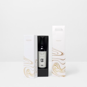 Caja de regalo minimalista dorada