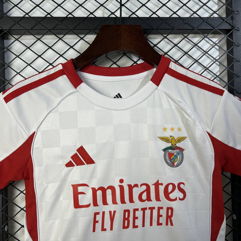 25/26niños Benfica tercero Tamaño del juego de visitante: 16-28