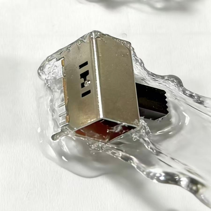 IP67 vs IP68: ¿Qué\\¿Cuál es la verdadera diferencia en las clasificaciones de protección de interruptores a prueba de agua?