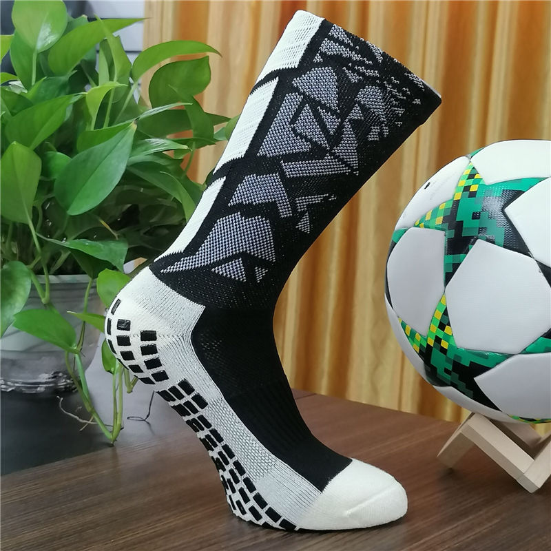 1670037869.jpg Wholesale Grip Socks Athletic Mid Calf Crew Football Sport Soccer Anti Slip grip Socks.jpg